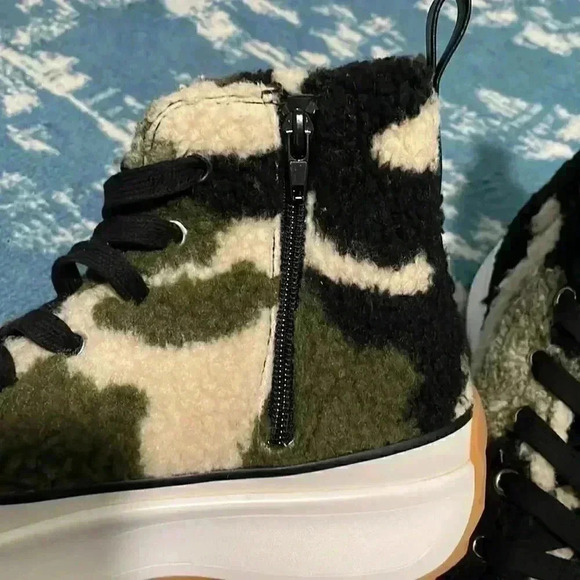 Steve Madden high top furry camouflage platform side, zip sneakers, 10 NWOB - Picture 8 of 8